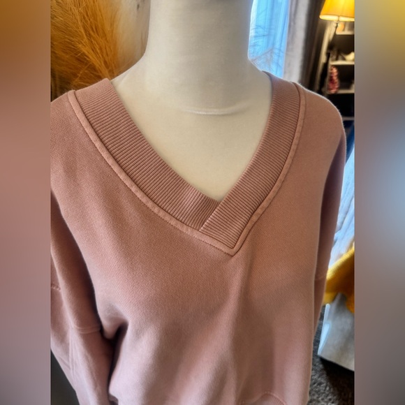 AERIE BRAND NEW CROPPED SWEATSHIRT SIZE MEDIUM. - Picture 4 of 7
